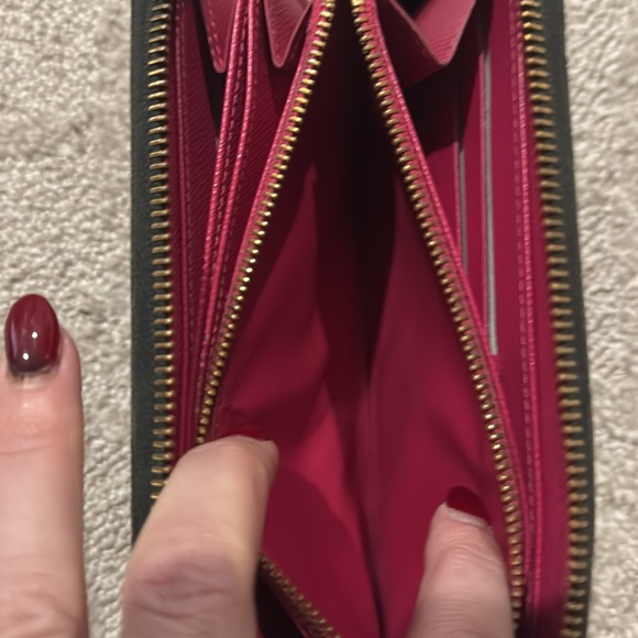 Louis Vuitton Tadashi Murakami black leather multicolor wallet, very well used. - Picture 8 of 8